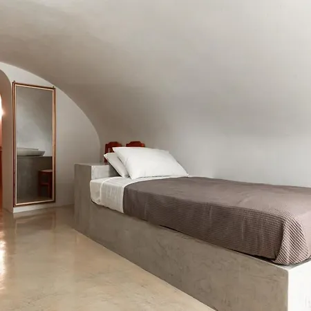 Апартаменты Argyro's Gaia Cozy Cave Traditional Emporio *